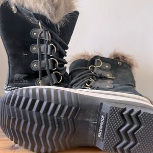 Sorel Women’s Joan of Arctic Boot, Size 9